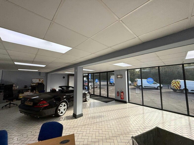 249 London Rd, Horndean for lease - Interior Photo - Image 2 of 11