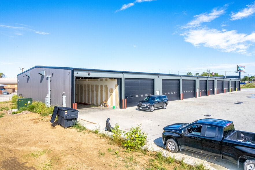 1601 E Army Post Rd, Des Moines, IA à louer - Photo du bâtiment - Image 3 de 4