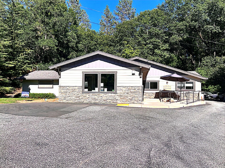 17120 Placer Hills Rd, Meadow Vista, CA for sale - Building Photo - Image 2 of 4