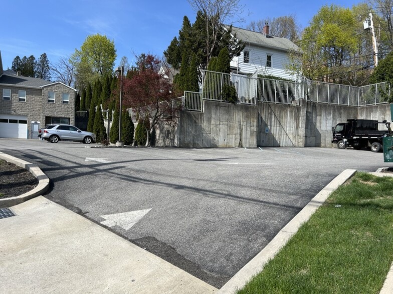 176 N Highland Ave, Ossining, NY for lease - Building Photo - Image 2 of 12