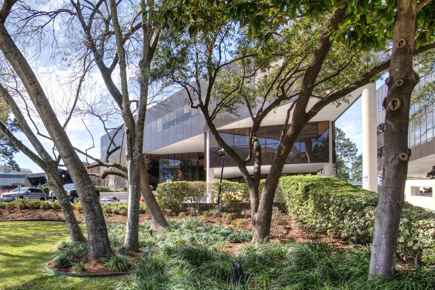 7670 Woodway Dr, Houston, TX à louer - Photo du bâtiment - Image 2 de 6