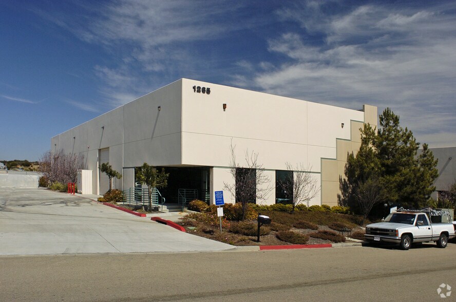 1265 Distribution Way, Vista, CA for lease - Building Photo - Image 3 of 7