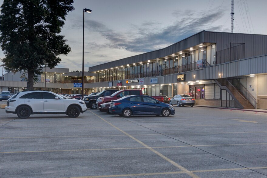 3701 General Degaulle Dr, New Orleans, LA à louer - Photo du bâtiment - Image 1 de 5