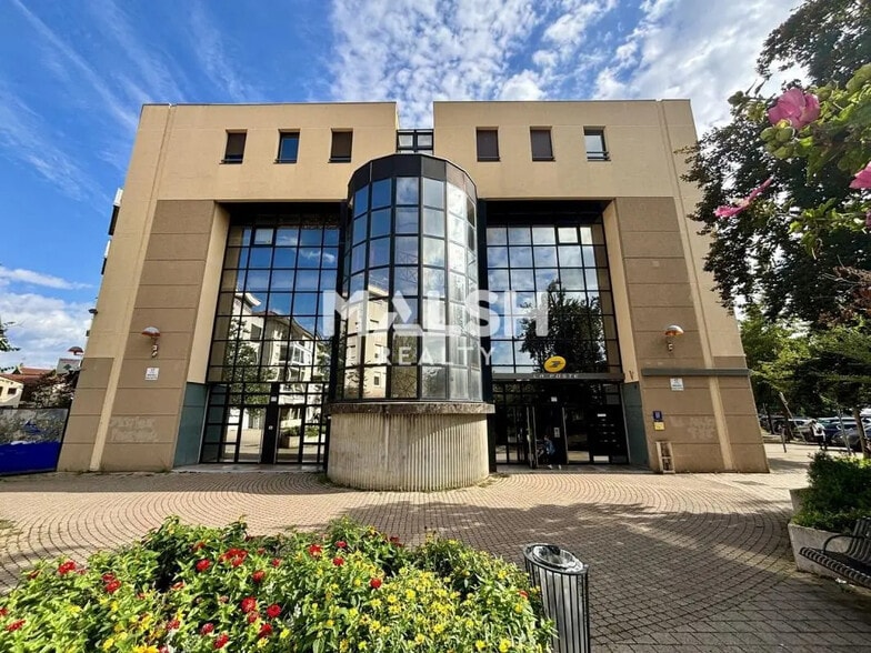 Office in Vénissieux for sale - Building Photo - Image 1 of 9