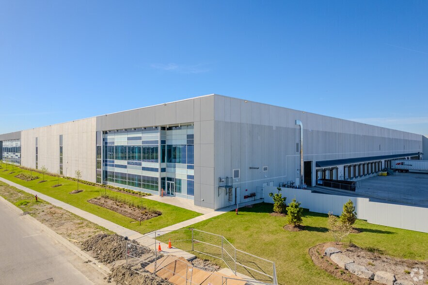 100 Ace Dr, Brampton, ON à louer - Photo du bâtiment - Image 3 de 5