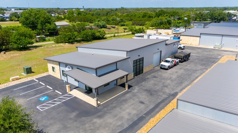 23 Scenic Loop Rd, Boerne, TX for lease - Building Photo - Image 2 of 3