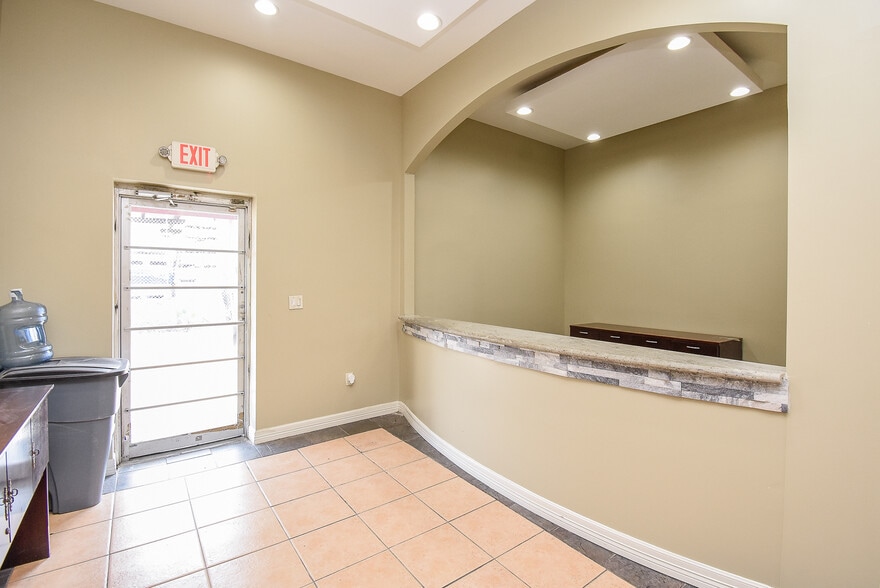 9527 Ponderosa Ln, Houston, TX for lease - Building Photo - Image 2 of 32