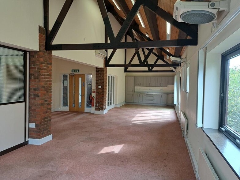 2401 Stratford Rd, Hockley Heath à vendre - Photo du bâtiment - Image 2 de 26