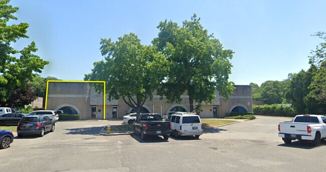 Plus de détails pour 332 Dante Ct, Holbrook, NY - Industriel à louer
