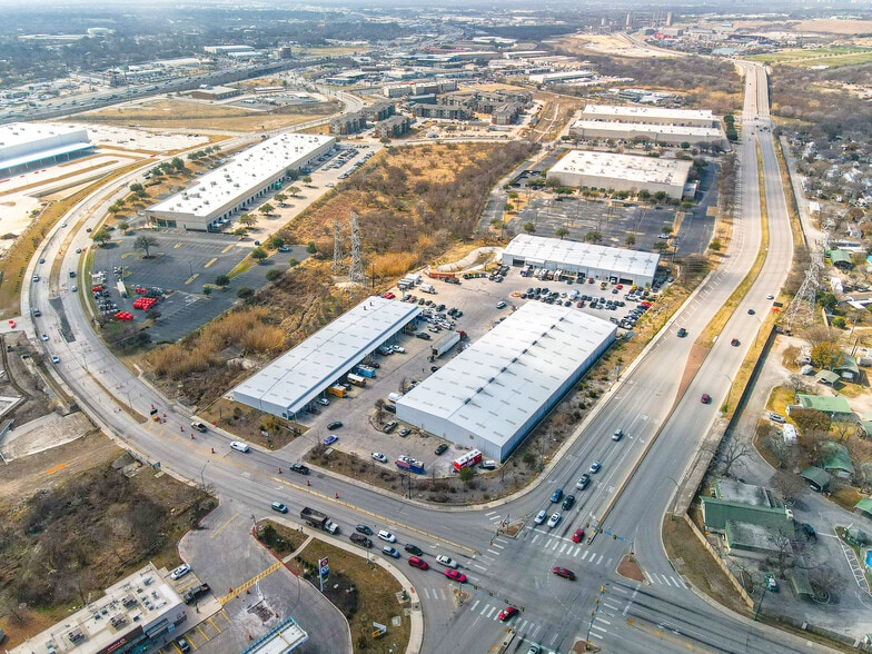 11911 Crosswinds Way, San Antonio, TX for lease - Building Photo - Image 3 of 9