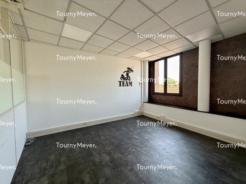 18 Place Roguet, Toulouse for lease - Interior Photo - Image 3 of 12