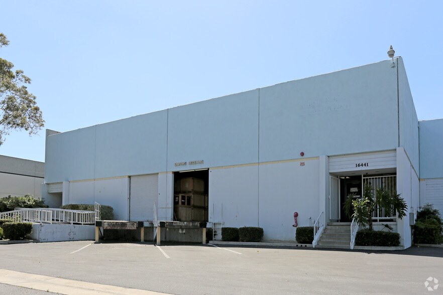 16417-16441 Berwyn Rd, Cerritos, CA à louer - Photo du bâtiment - Image 3 de 15