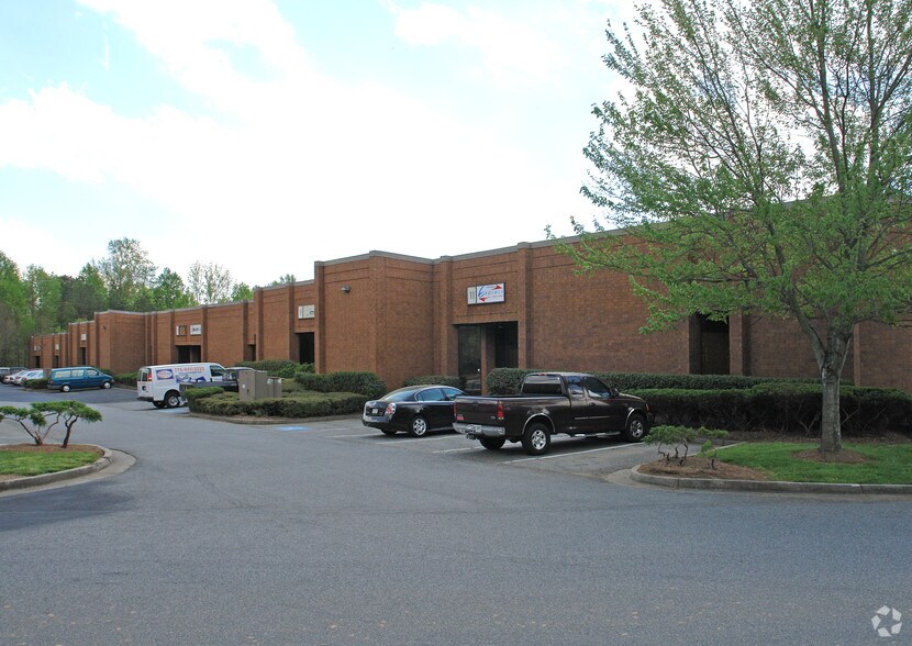 1730 Cumberland Point Dr SE, Marietta, GA à louer - Photo du bâtiment - Image 2 de 7