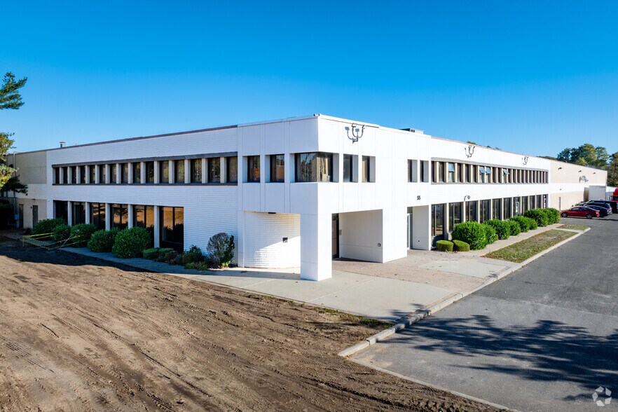 55 Kennedy Dr, Hauppauge, NY à louer - Photo du bâtiment - Image 1 de 26