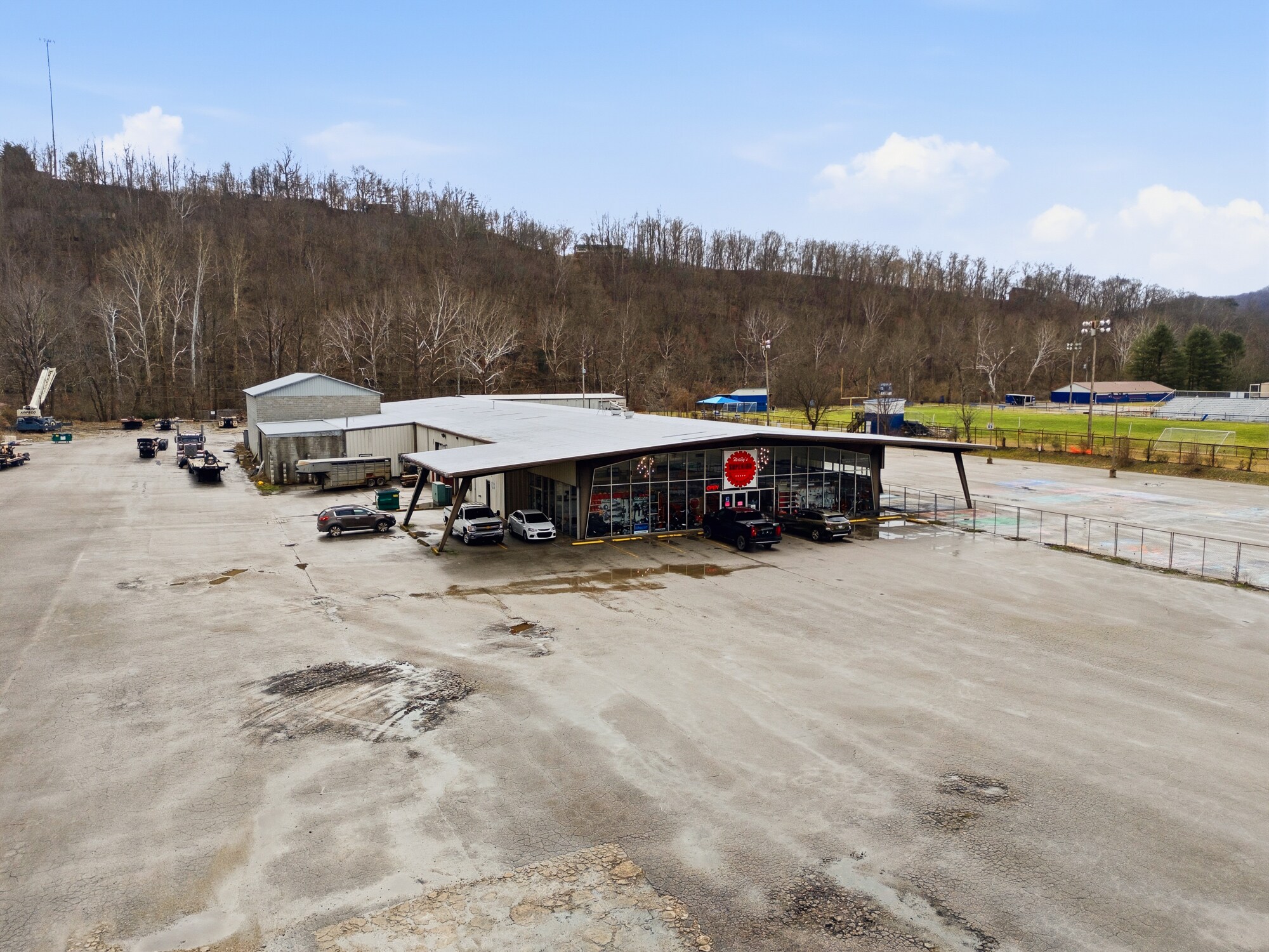 5105 Elk River Rd, Elkview, WV à vendre Photo du bâtiment- Image 1 de 25