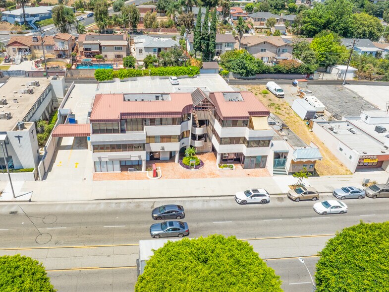 809 S Atlantic Blvd, Monterey Park, CA à vendre - Photo du bâtiment - Image 2 de 38