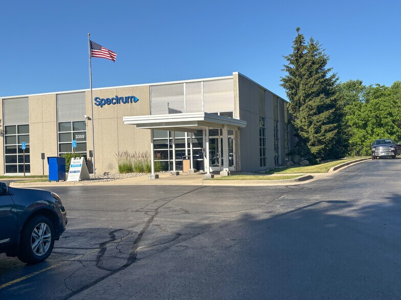 3355 Walker Ave NW, Grand Rapids, MI à vendre - Photo du bâtiment - Image 2 de 8