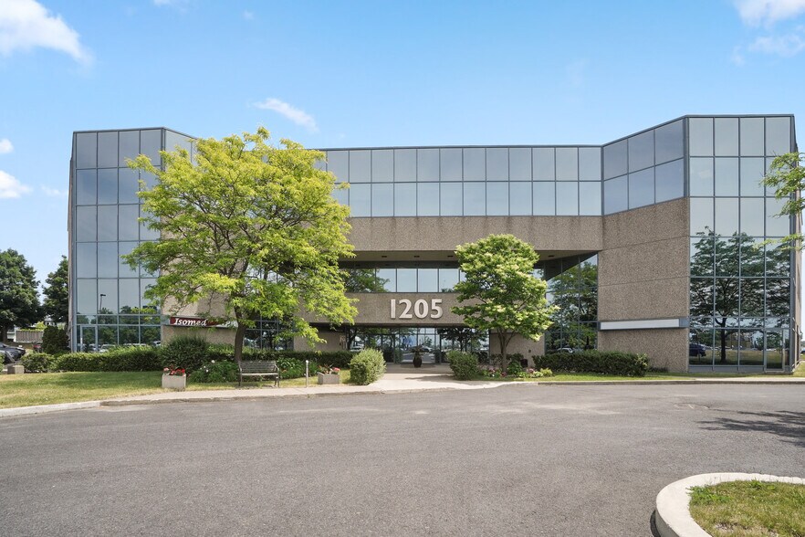 1205 Rue Ampère, Boucherville, QC à louer - Photo du bâtiment - Image 2 de 20