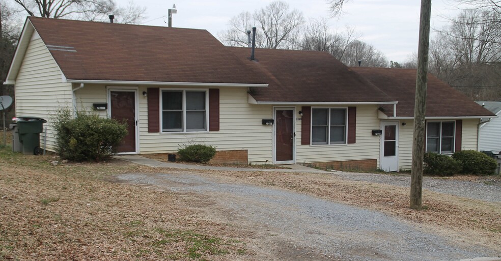 8 Unit Triplex & SFH rental portfolio portfolio of 4 properties for sale on LoopNet.ca - Building Photo - Image 1 of 4