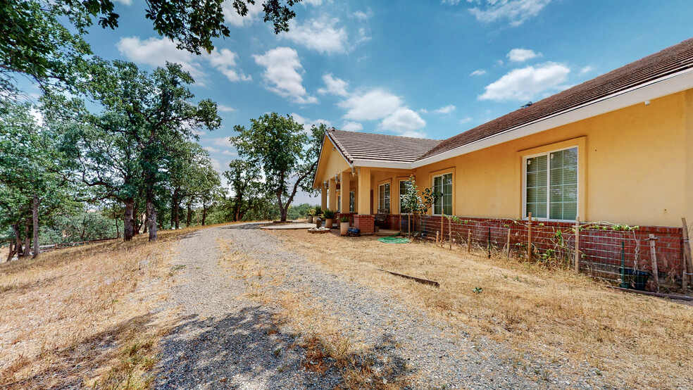 19600 Sunshine Dr, Red Bluff, CA à vendre - Photo du bâtiment - Image 3 de 51