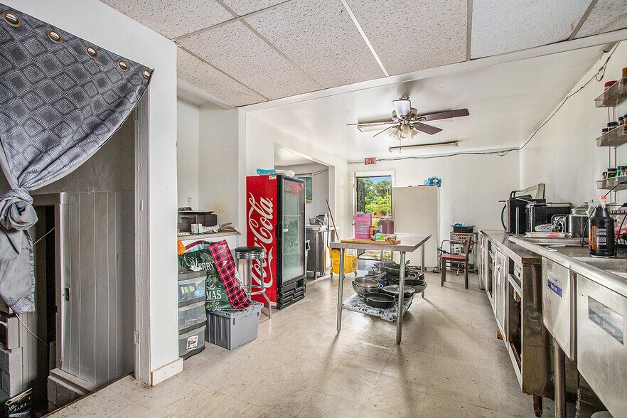 952 Pipestone St, Benton Harbor, MI à vendre - Photo du bâtiment - Image 3 de 16