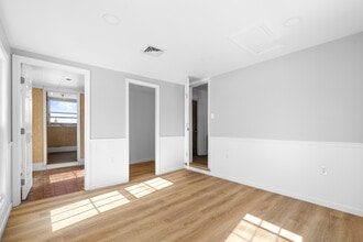 217 N Washington St, Rome, NY à louer Photo intérieure- Image 1 de 13