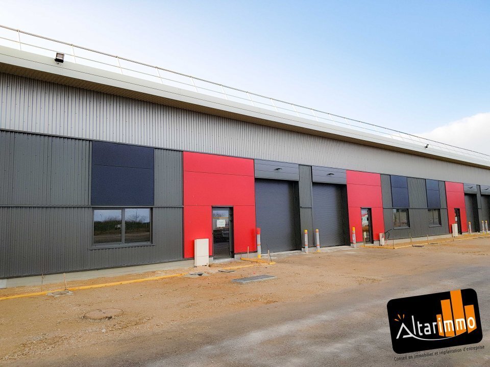 Flex in Dreux for lease Building Photo- Image 1 of 4