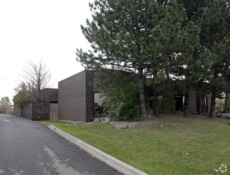 785 Arrow Rd, Toronto, ON à vendre - Photo du bâtiment - Image 2 de 2