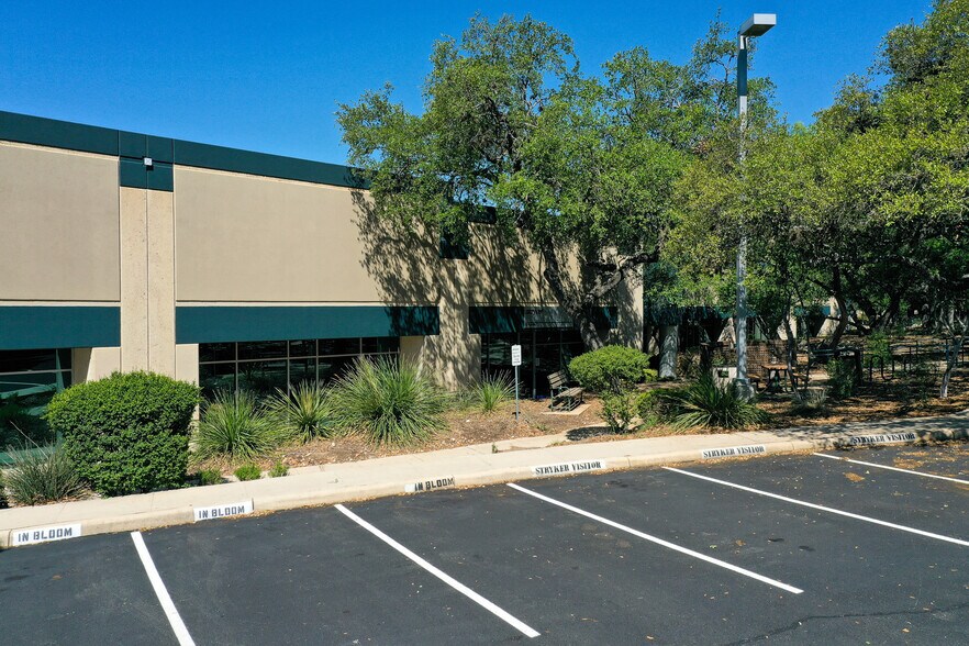 5730 Northwest Pky, San Antonio, TX à louer - Photo du bâtiment - Image 3 de 5