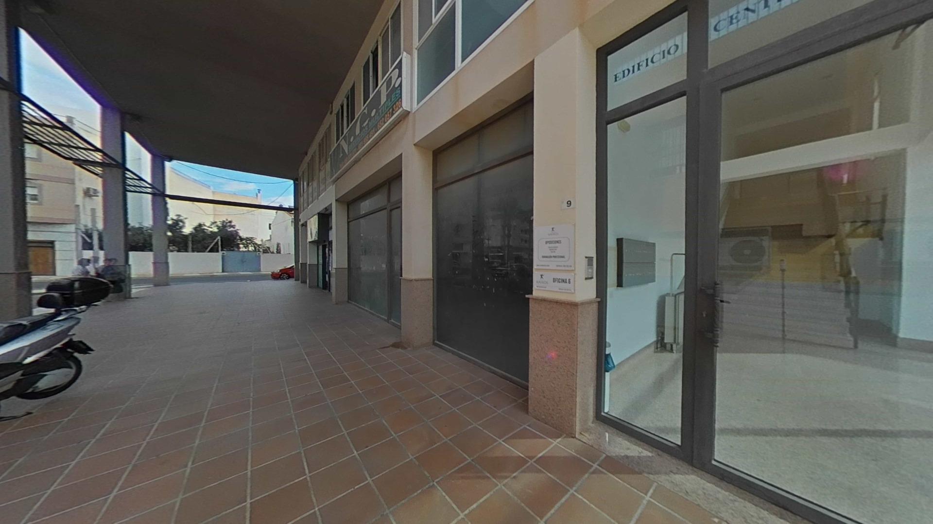 Bureau dans Roquetas de Mar, Almería à vendre Photo du bâtiment- Image 1 de 32
