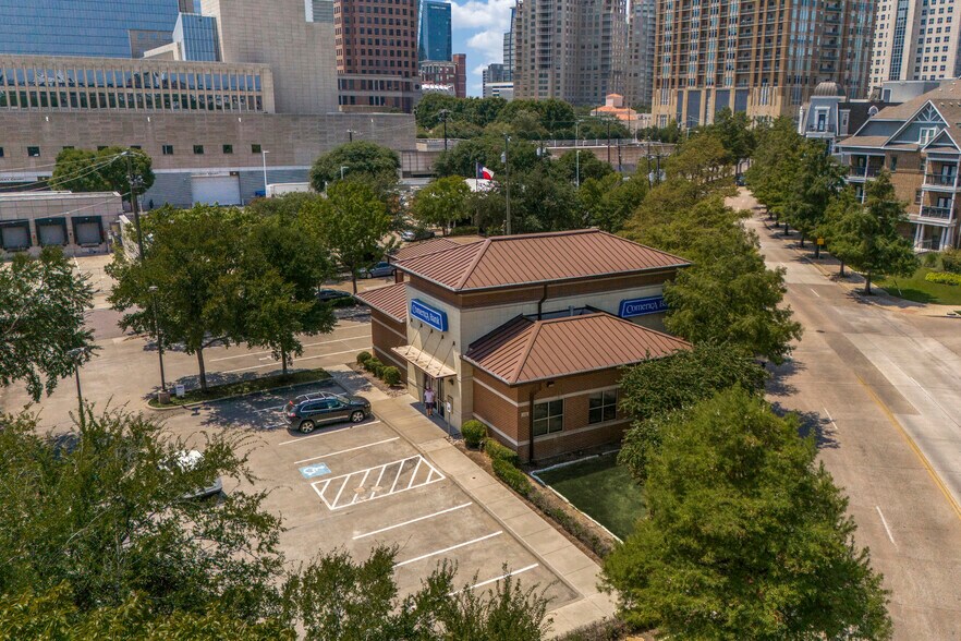 2121 Maple Ave, Dallas, TX à louer - Photo du bâtiment - Image 3 de 6