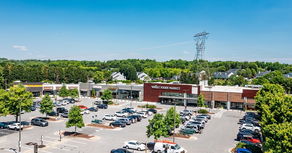 8936 N Pointe Executive Park Dr, Huntersville, NC à louer - Photo du bâtiment - Image 3 de 3
