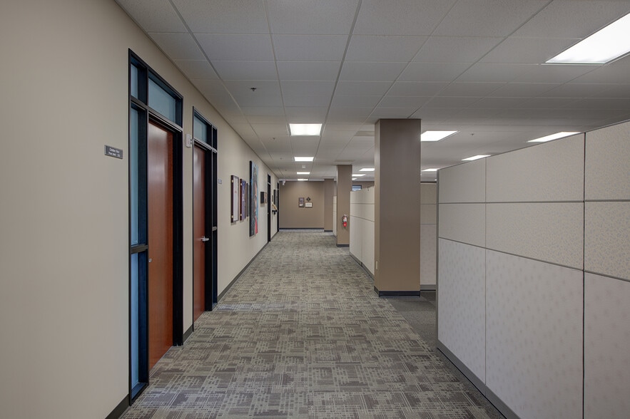 11200 W 93rd St, Overland Park, KS for lease - Building Photo - Image 3 of 11