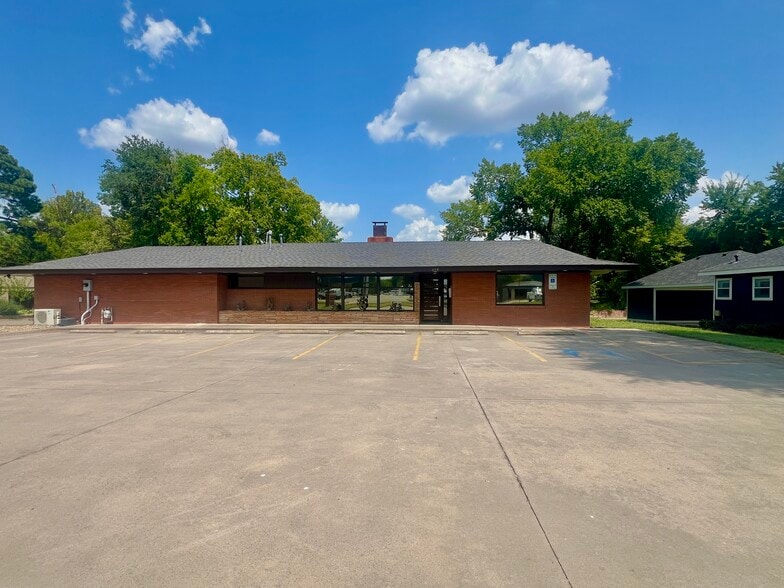 614 Oak Ave, Sulphur Springs, TX for sale - Building Photo - Image 2 of 38
