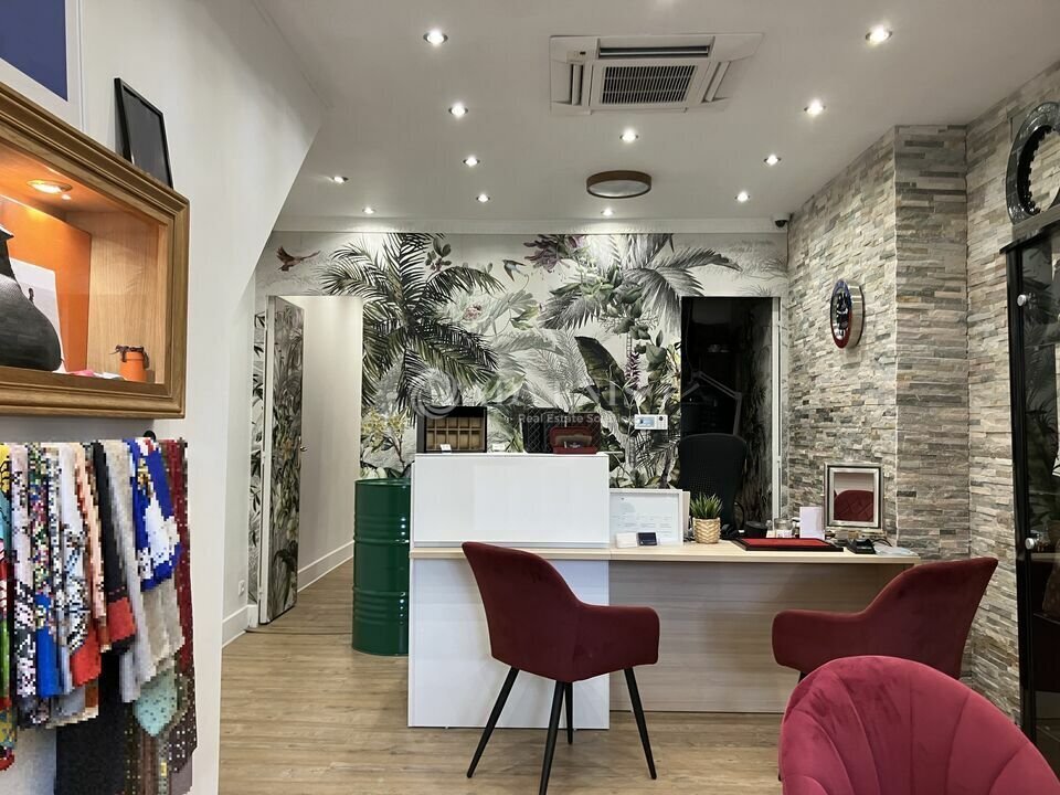 Retail in Bourges for sale Interior Photo- Image 1 of 4