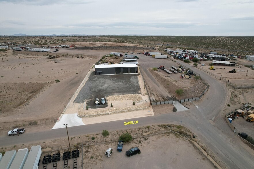 980 Zabel ln, El Paso, TX à louer - Photo du bâtiment - Image 2 de 12