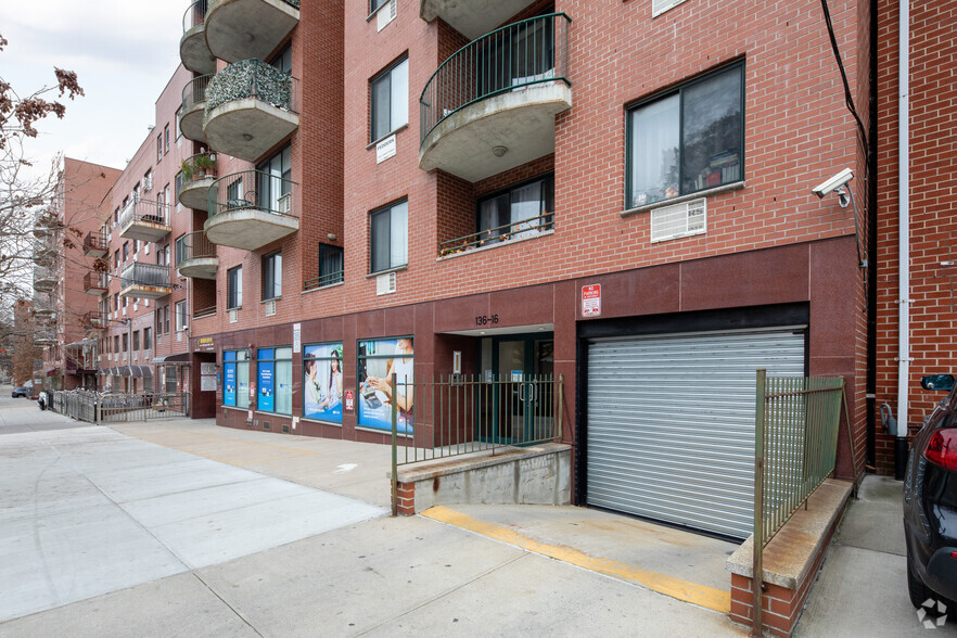 136-16 35th Ave, Flushing, NY à vendre - Photo du b timent - Image 1 de 3