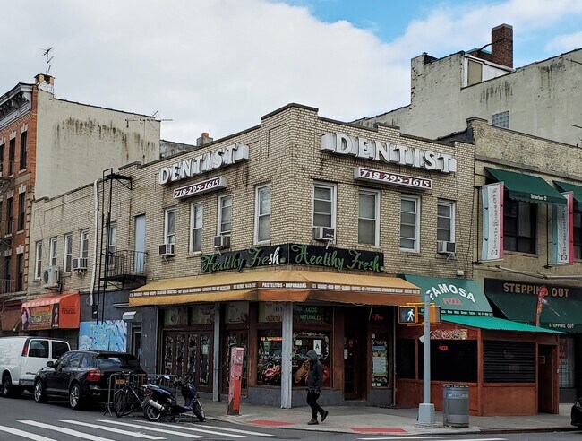 Plus de détails pour 621 E 187th St, Bronx, NY - Commerce de détail à louer