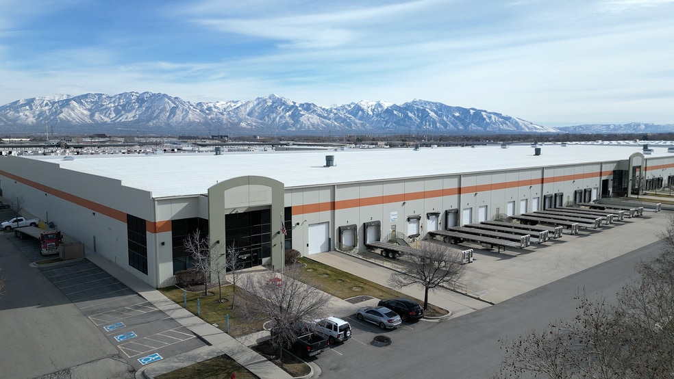 2475 S 3200 W, Salt Lake City, UT à louer - Photo du bâtiment - Image 2 de 25