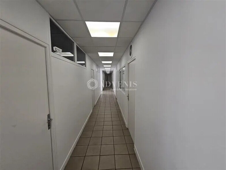 Office in Montreuil for lease - Interior Photo - Image 2 of 5