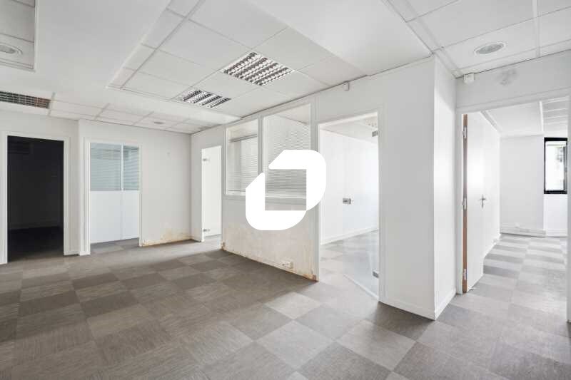 Office in Levallois-Perret for lease - Interior Photo - Image 3 of 15