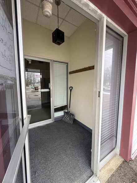 33850 Armada Ridge Rd, Richmond, MI à louer - Photo du bâtiment - Image 2 de 21