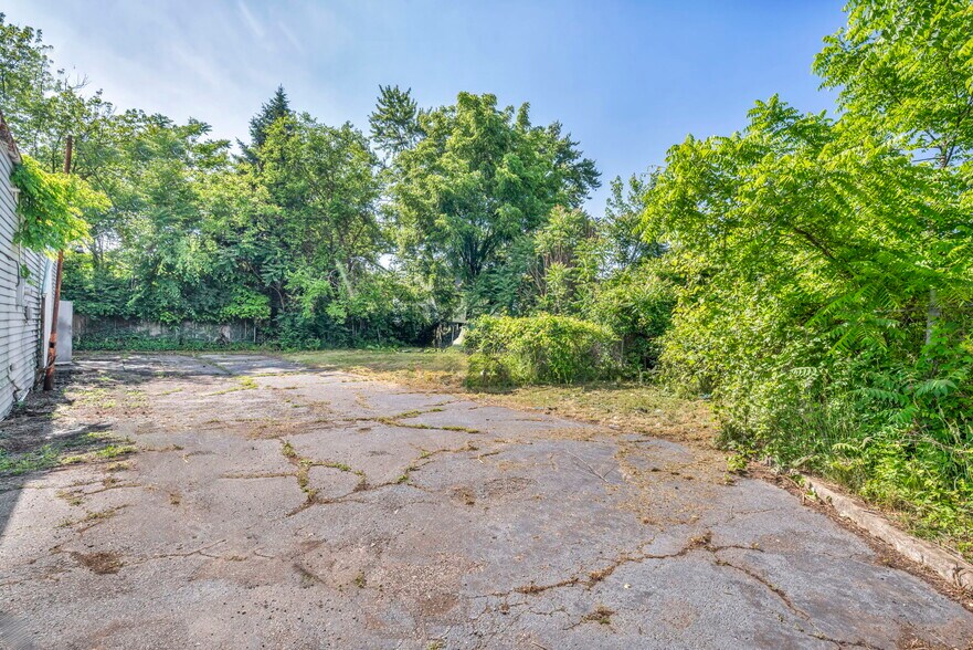 7525 Harvard Ave, Cleveland, OH à vendre - Photo du bâtiment - Image 2 de 26