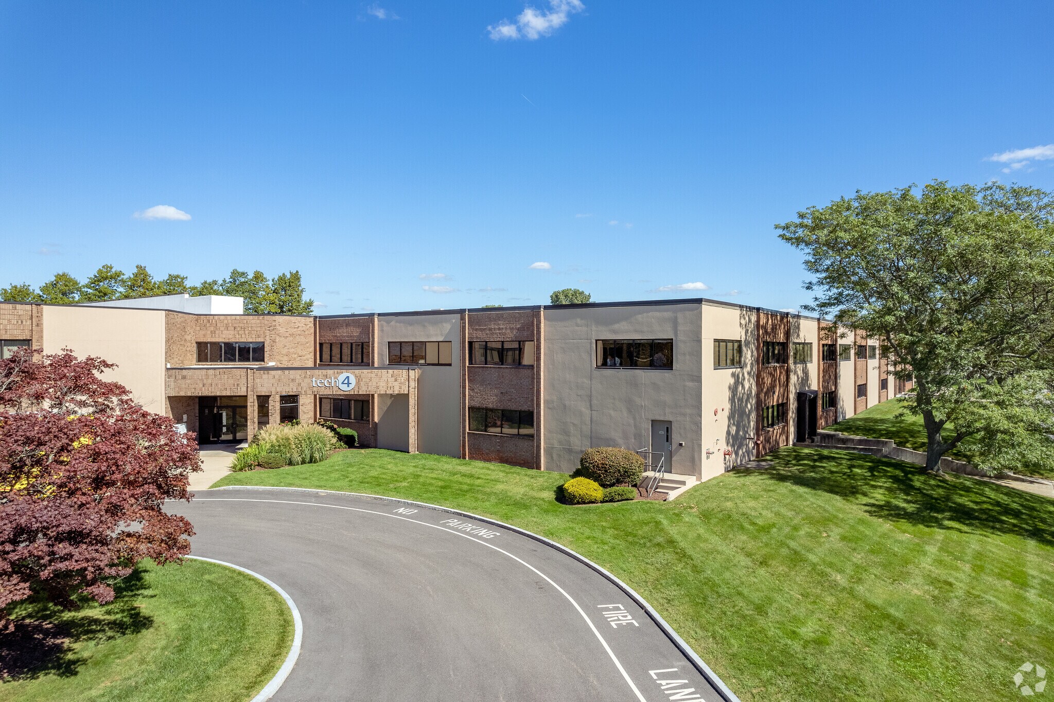 88 Silva Ln, Middletown, RI à louer Photo du bâtiment- Image 1 de 10