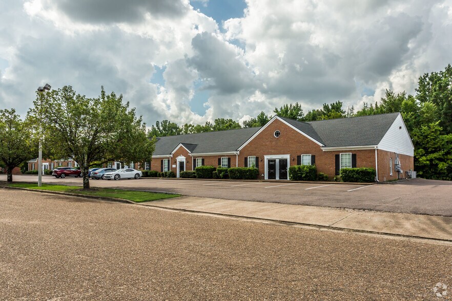 5261-5275 Mendenhall Park Pl, Memphis, TN for sale - Building Photo - Image 2 of 7