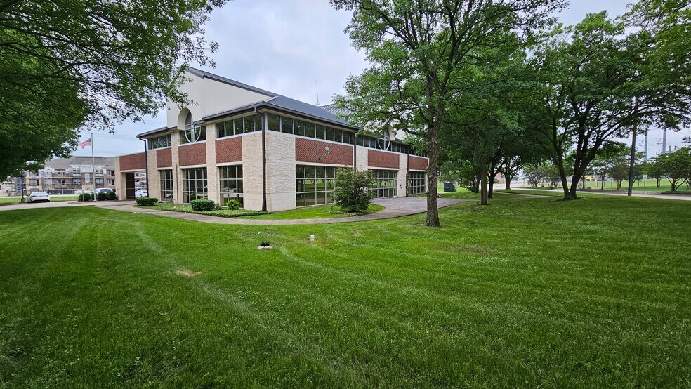 1450 N Redbud Blvd, McKinney, TX à louer - Photo du bâtiment - Image 3 de 25