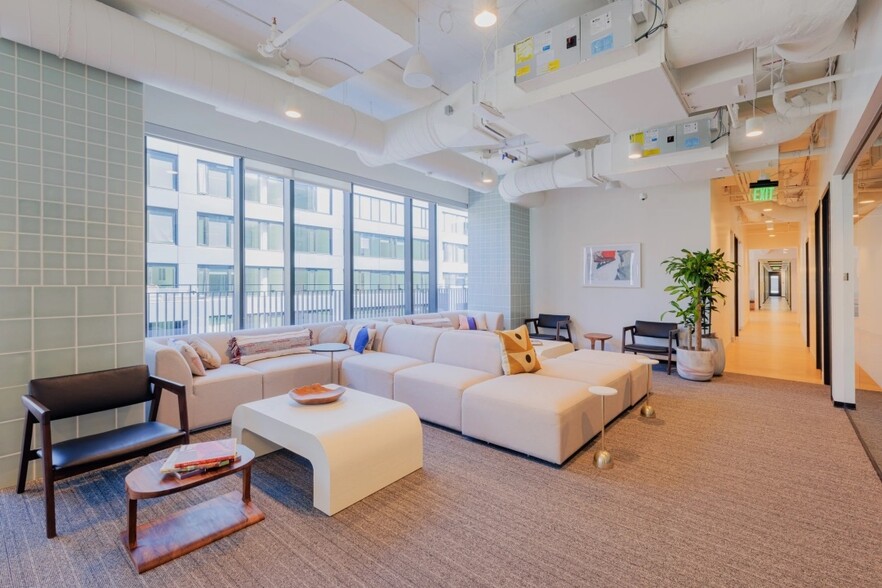 14 Ridge Sq NW, Washington, DC for lease - Interior Photo - Image 2 of 6