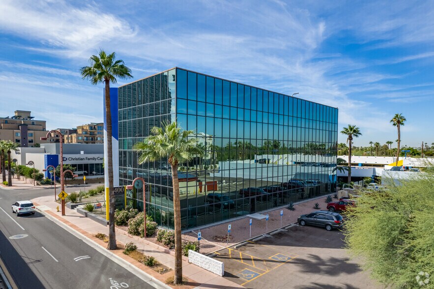 2400 N Central Ave, Phoenix, AZ à louer - Photo du bâtiment - Image 2 de 9