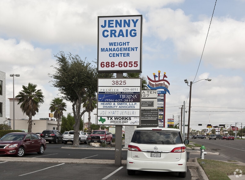 3825 N 10th St, McAllen, TX à vendre - Photo du bâtiment - Image 2 de 29