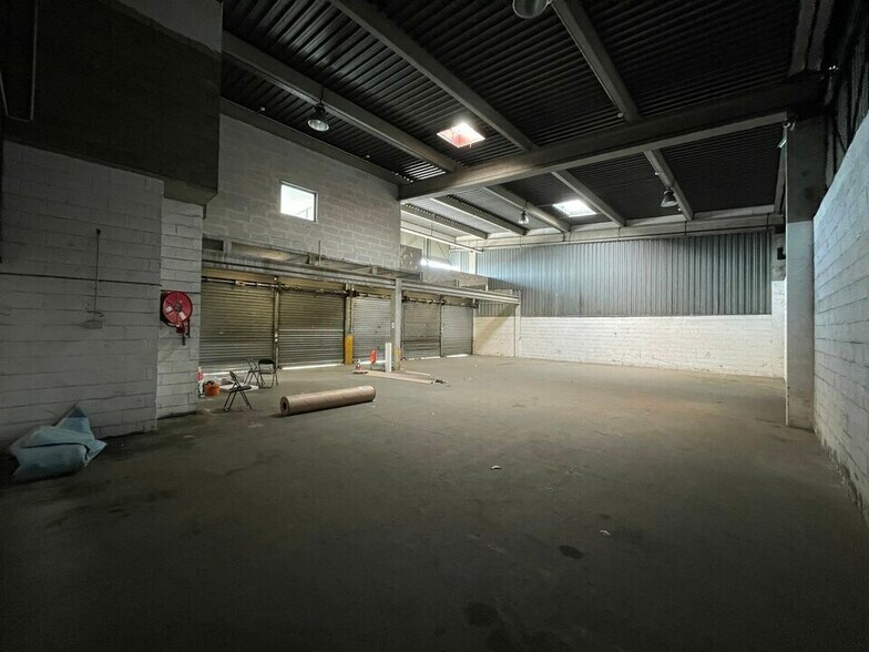Industrial in Aulnay-sous-Bois for lease - Interior Photo - Image 2 of 2